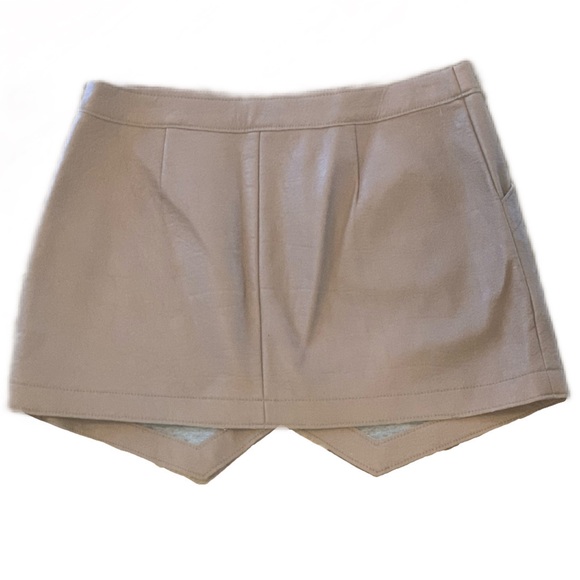 BCBGMaxAzria Owen Faux Leather Asymmetric Hem Mini Skirt Size Medium Y2K - Picture 4 of 9